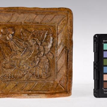 Kafel z motywem roślinnym