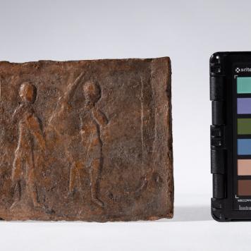 Płytka z wyobrażeniem wojowników