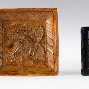 Kafel z motywem makówki