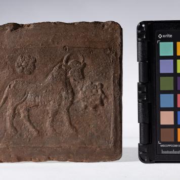 Płytka z wyobrażeniem byka