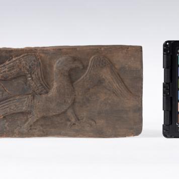 Płytka z wyobrażeniem orła