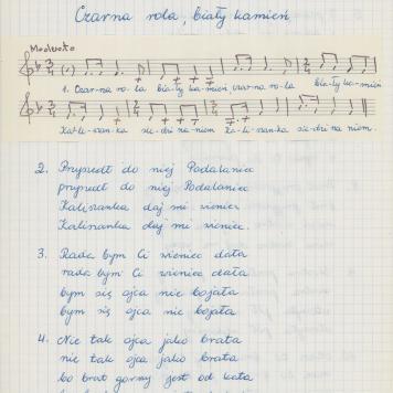 Czarna rola biały kamień