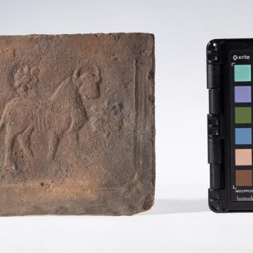 Płytka z wyobrażeniem byka