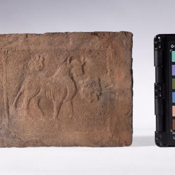 Płytka z wyobrażeniem byka