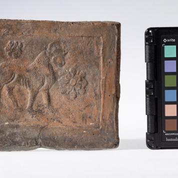 Płytka z wyobrażeniem byka