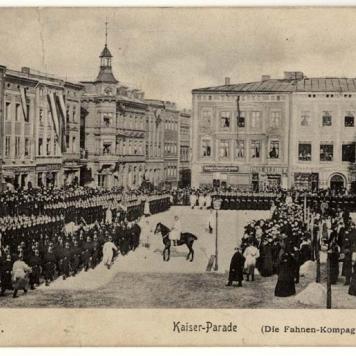 Rynek w Lesznie - parada wojskowa