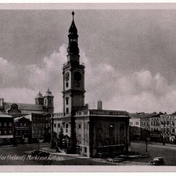 Rynek w Lesznie z Ratuszem