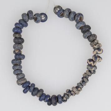 Kolia ze szklanych koralików