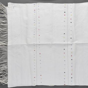 Ręcznik biały, ozdobny, haftowany z mereżką